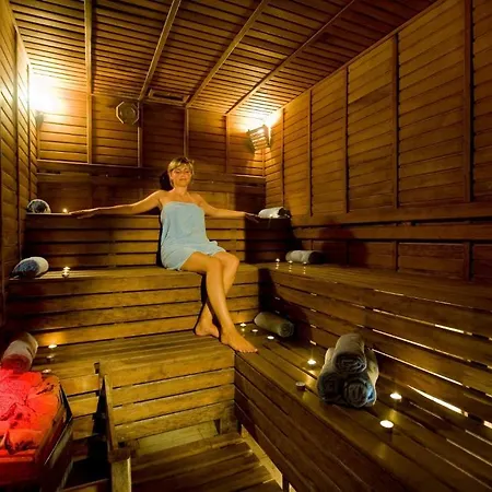 Larissa Park Hotel 3*