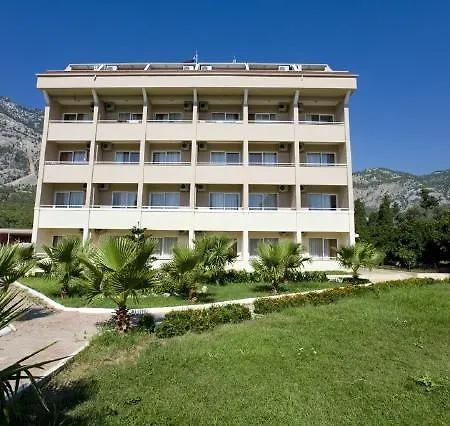Larissa Park 3*